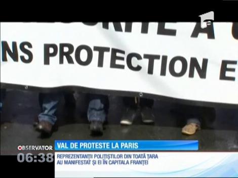 O nouă mişcare începe să prindă contur în Franţa. Sute de oameni se întâlnesc zilnic într-o piaţă din Paris