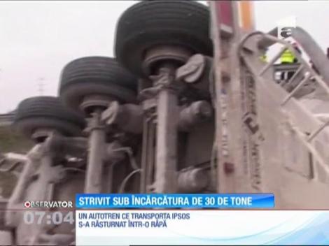 Constanţa: Şoferul unui autotren şi-a găsit sfârşitul sub cele 30 de tone de ipsos pe care le transporta