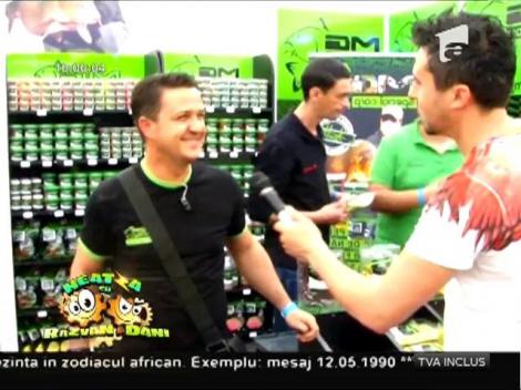 Cei mai buni pescari din România şi-au dat întâlnire. Iată cum se salută un pescar și un vânător