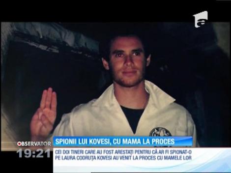 Tinerii acuzați că au spionat-o pe Laura Codruţa Kovesi au venit cu mamele la proces