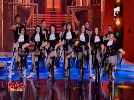 Aici n-avem birouri și nici scaune directoriale, dar ei s-au adaptat perfect! Dream Tym a "rupt" scena!