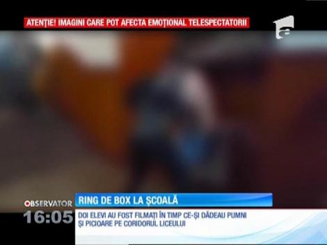 Doi elevi şi-au împărţit pumni şi picioare într-un liceu din Târgu-Jiu