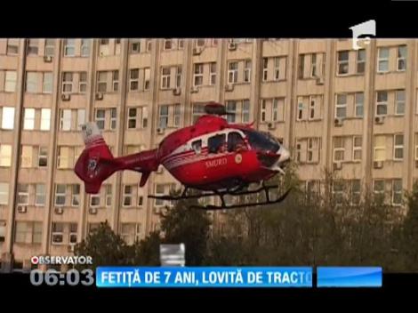 Fetiță de șapte ani, lovită de tractor