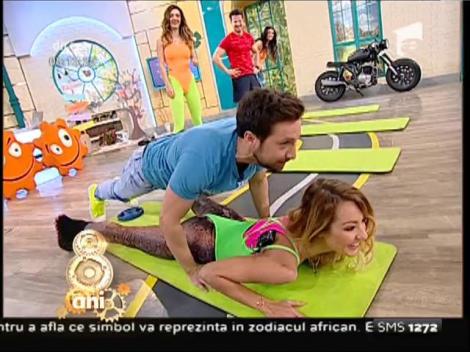 Dani e curios, Flavia răspunde. Iată de ce stau fetele cu picioarele desfăcute la plajă