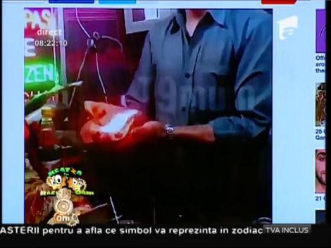 Smiley News: Cum se mănâncă clătita flambată în India