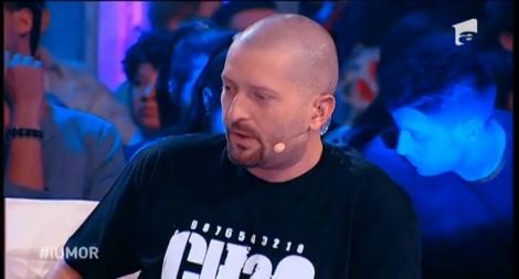 Cheloo și selfie-urile, baba și mitraliera?! "Mi-am făcut patru poze la viața mea. La una, eram oprit în mijlocul satului și treceau vacile pe lângă mine"!