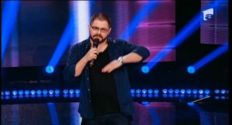 Drepți, băiatul face stand-up! Alex Șerban: gras, moldovean, ochelarist: A venit în București cu o mașină de Neamț și ferească Dumnezeu cât de plin are frigiderul