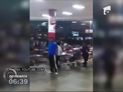 Cutremur de 7,8 grade în Ecuador. Zeci de oameni şi-au pierdut viaţa