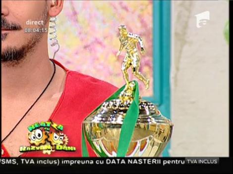 Campionii, campionii, ole, ole, oleeee! Echipa de mini fotbal "Neatza & prietenii" a câştigat Cupa Boromir! Dani a prezentat trofeele!