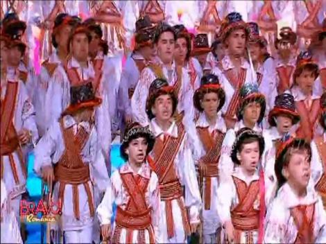 Ghiță George „a lu' Porumbelu' ” a avut parte de surpriza vieții lui. Dans cu 102 de călușari pe scena „Bravo România!”