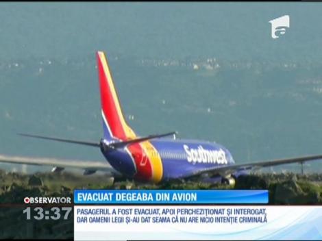 Un student irakian din SUA, evacuat din avion pentru că vorbea la telefon în limba arabă