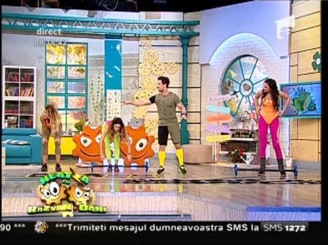Nu te saturi să le privești! Pentru fetele de la "Neatza", vara poate veni și mâine! S-au tonifiat în direct, sărind ”scara”