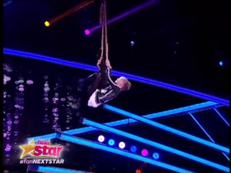 E greu și din fața televizorului. Gabriela, fetița de peste Prut care stăpânește aerul ca nimeni altcineva!