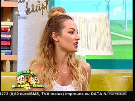 Asta da mărturisire! Flavia are trei perechi de cătușe în dormitor: "Le asortez la pantofi, așa îmi place!"