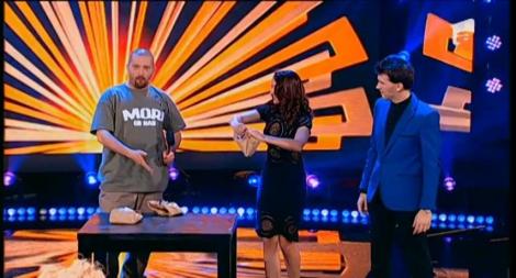 Ca-n lumea Disney. Magia continuă cu... violență. Un număr cu telefoane sparte și deznodământ fericit!