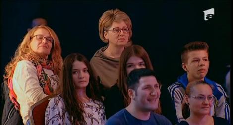 Bendeac, monitorizat atent din public. Cheloo îl avertizează: „Mihăițăăă, stai cuminte că te vede mami!”