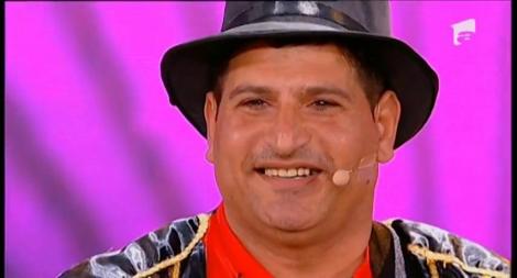 Arun de la Tecuci are umor, dar n-are voce. Tonomatul pe două picioare e oprit cu greu de de cei trei jurați!