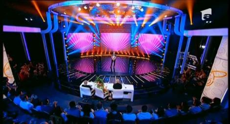 Asta înseamnă să... iUmor. Stand up comedy ca la carte cu jurați, spectatori și telespectatori râzând în hohote!