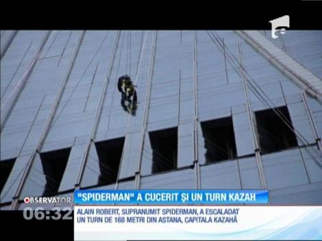 Cascadorul francez Alain Robert a escaladat un turn de 168 de metri din capitala Kazahstanului