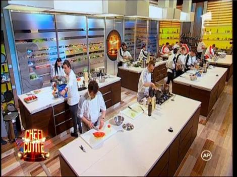 Accident de muncă la Chefi de Cutițe! Un concurent se taie la mână