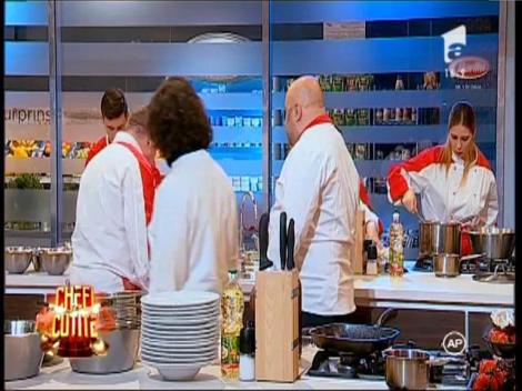 Chef Cătălin Scărlătescu atenționează un concurent din echipa sa