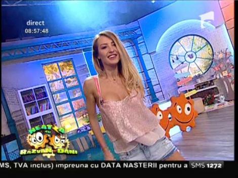 Dar ce ținută, domnișoară! Flavia Mihăşan, dans extrem de sexy la "Neatza"!
