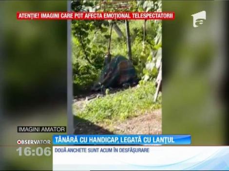 Tânără cu handicap grav, legată cu lanțul