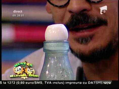 Dacă nu ei, atunci cine? Cum bagi un ou într-o sticlă? Demonstrație de zile mari, à la Răzvan și Dani, în direct!