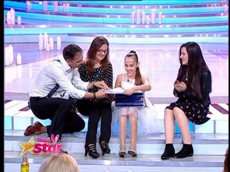 Livia Frona, fetița nevăzătoare uimește o lume întreagă cu talentul ei de pianistă! Muzica e refugiu și dar!