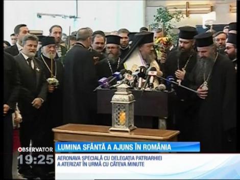 Lumina Sfântă a fost aprinsă de patriarhul Ierusalimului în biserica Sfântului Mormânt