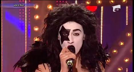 Liviu Teodorescu aduce pe scena ”Te cunosc de undeva” măști, atitudine și dragoste. Într-un cuvânt: Paul Stanley