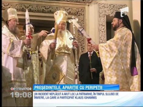 Președintele Iohannis, apariție cu peripeții la slujba de Înviere de la Patriarhie