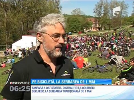 Pe bicicletă, la serbarea de 1 Mai