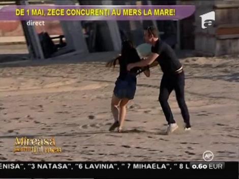 De 1 Mai, zece fete si baieti s-au distrat la malul marii!