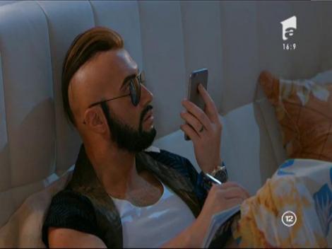 Genial. Ce muzică ascultă Roby Roberto atunci când învață la matematică!