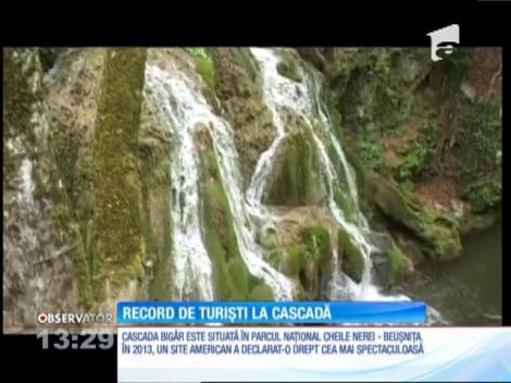 Record de turiști la Cascada Bigăr