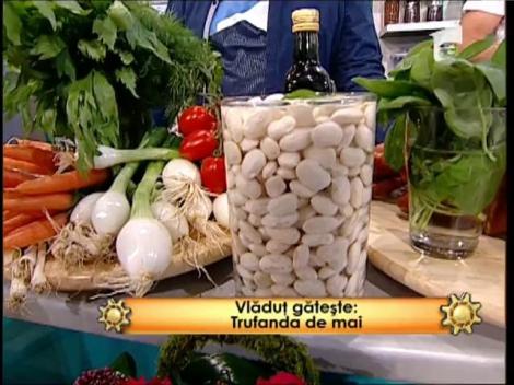 ”Trufanda de mai”, un preparat delicios cu fasole boabe, ceapă verde și alte legume de sezon