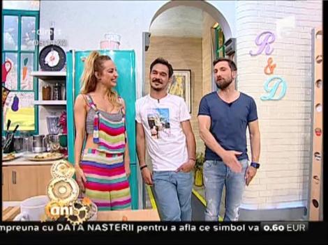 Ce ne place de ăștia doi! Dani și Flavia, aceleași gusturi, aceleași preferințe: "O încearcă cu mine! Ce fac eu, hop și ea!"