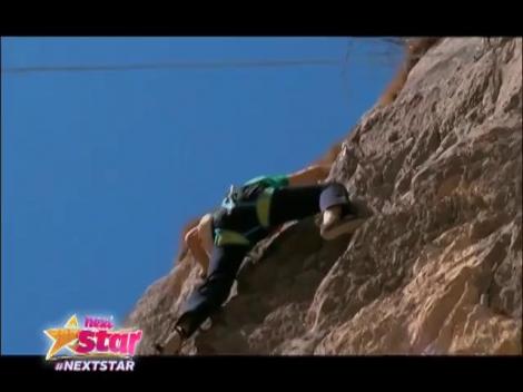 CUTREMURĂTOR! Alin Cojoacă este nevăzător, dar îi place să facă des cățărări pe stâncă