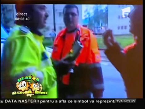 Smiley news! Ce faci atunci când te oprește poliția și "te simte?" Ii spui că ai luat... pastilele pe bază de alcool!