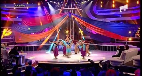 Theo Rose se transformă în Aishawarya Rai - "Nimbooda Nimbooda"