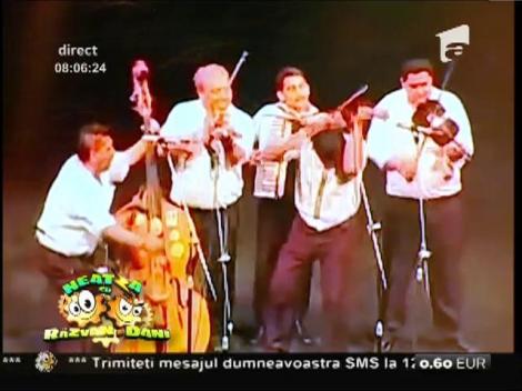 Smiley News! Hop, hop e minciună! Cum cântă lăutarii după ce beau un energizant