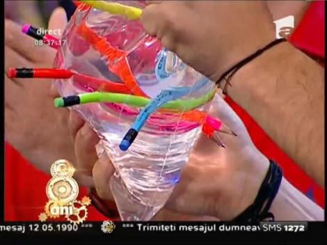 Una din două! Ori iese, ori ne umplem de... apă!Răzvan și Dani, vânătorii de mituri: Ce se întâmplă când înțepi cu un creion o pungă plină cu apă