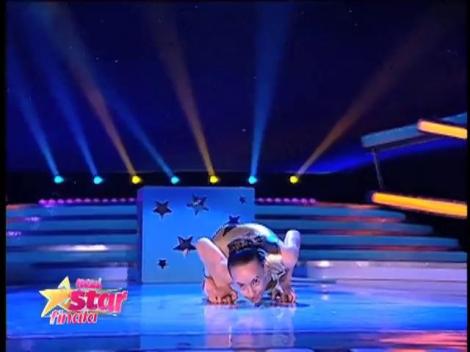 Forța fie cu tine! Andreea i-a lăsat pe toți fără cuvinte cu un număr de contorsionism ieșit din comun! Corpul ei parcă nu are oase!