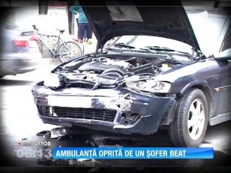 Un şofer beat a izbit în plin o ambulanţă SMURD care se afla în misiune, într-o intersecţie din Alba Iulia