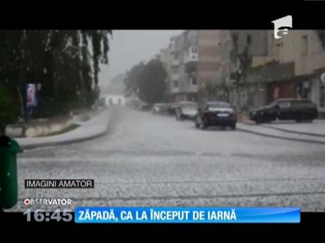 Zăpadă ca la început de iarnă, într-un oraș din Argeș
