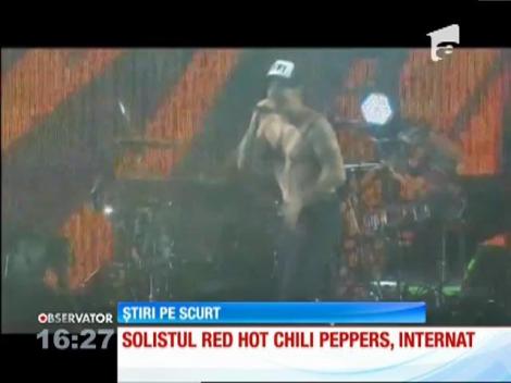 Solistul trupei Red Hot Chili Peppers, transportat de urgenţă la spital