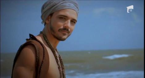 Elena e topită după Matei! "E un dulce. Îmi place mult de el"! Atingeri interzise, priviri cu subînţeles şi dorinţe arzătoare...