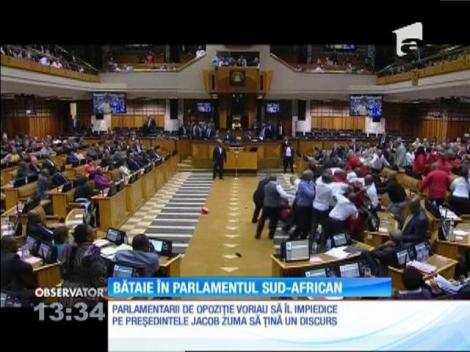 Parlamentul din Africa de Sud, scena unei bătăi generale, chiar în timpul unui discurs al preşedintelui ţării