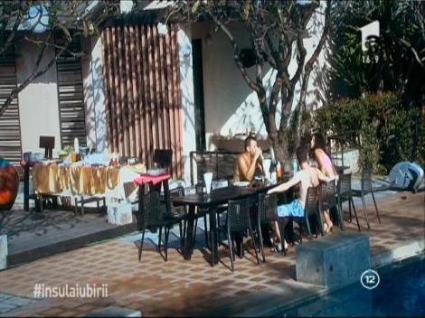 Tensiunea e în aer! A început bătaia pe ispite pe insula băieţilor. Cristi îl ameninţă pe Alin în legătură cu apropierea de Cătălina: "Suntem prieteni, dar mai usor cu ea"